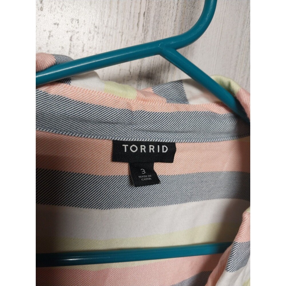 Torrid Women's Striped Button Up Blouse Size 3 22/24 Pastel Colors Spring - Picture 3 of 6